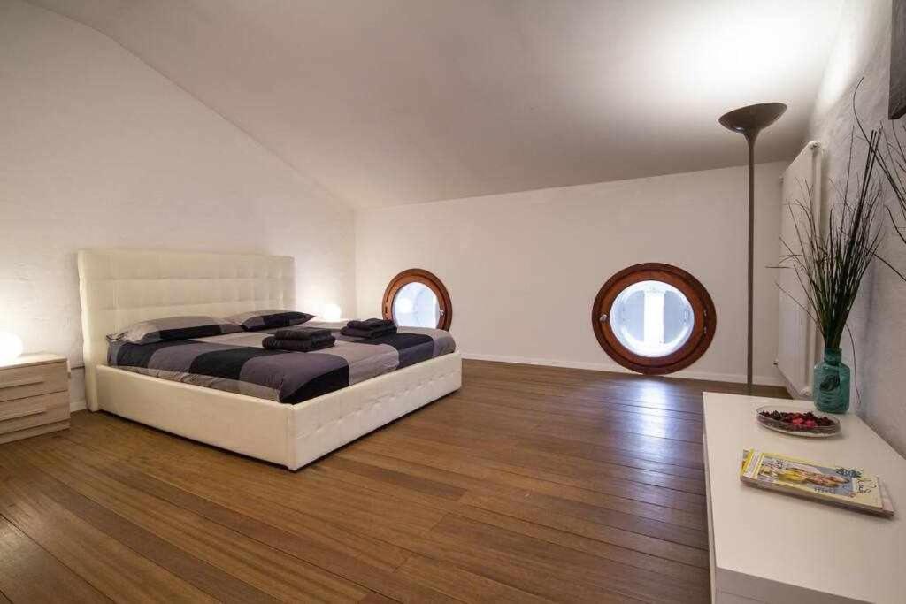 Attic Floor Venice Apartment เมสเตร ภายนอก รูปภาพ