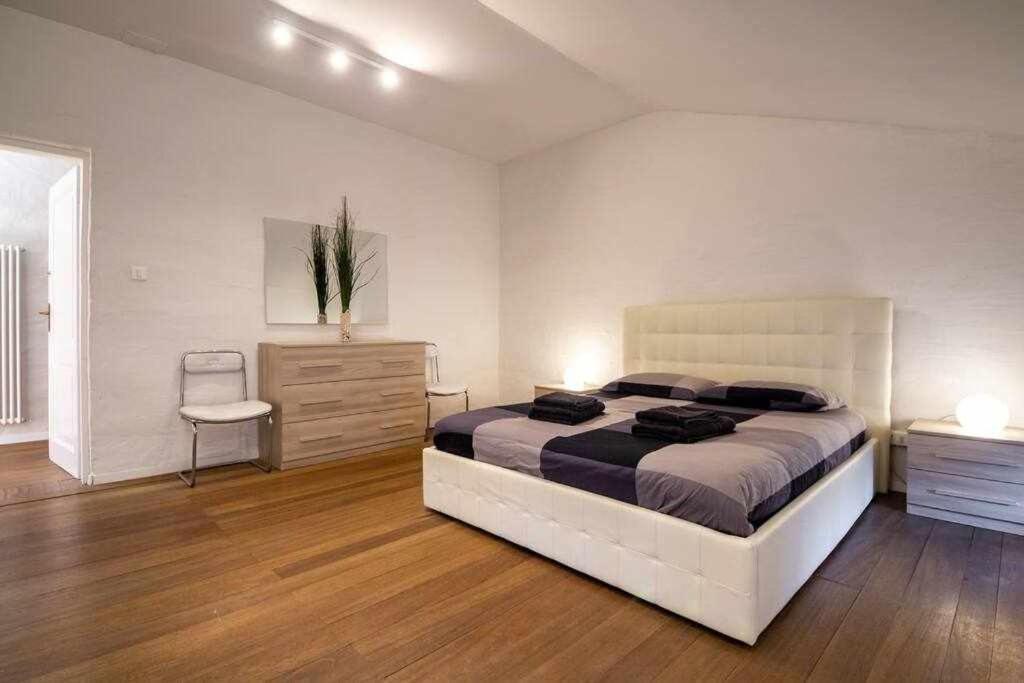 Attic Floor Venice Apartment เมสเตร ภายนอก รูปภาพ