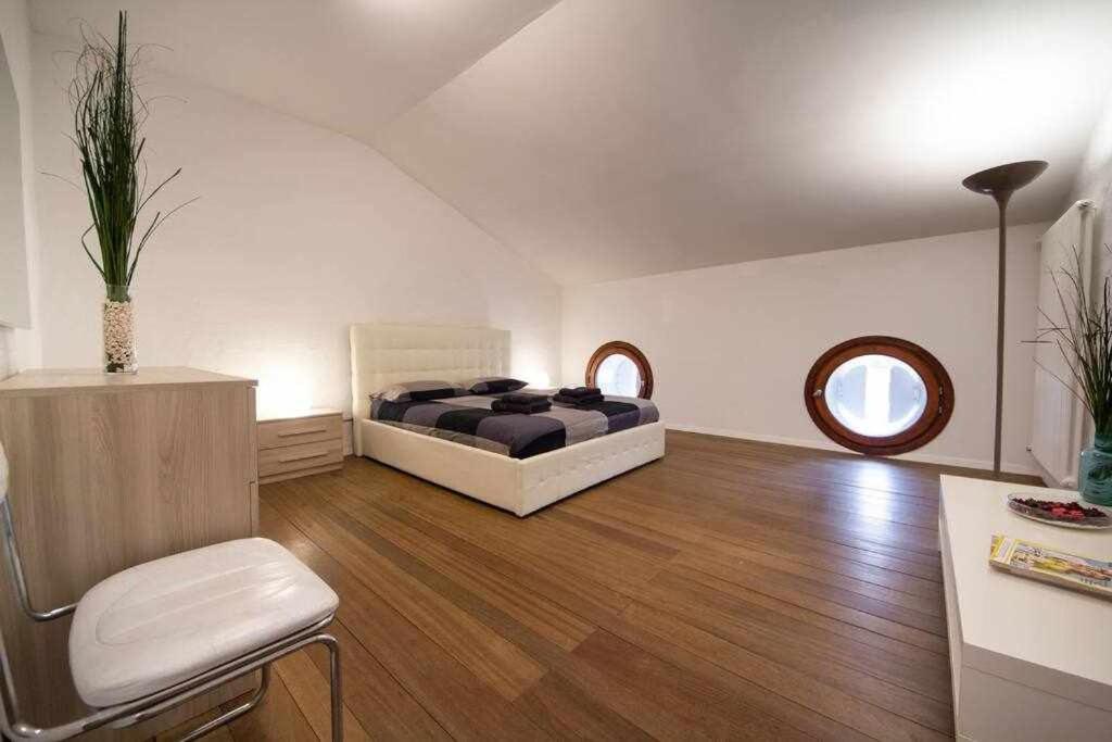 Attic Floor Venice Apartment เมสเตร ภายนอก รูปภาพ